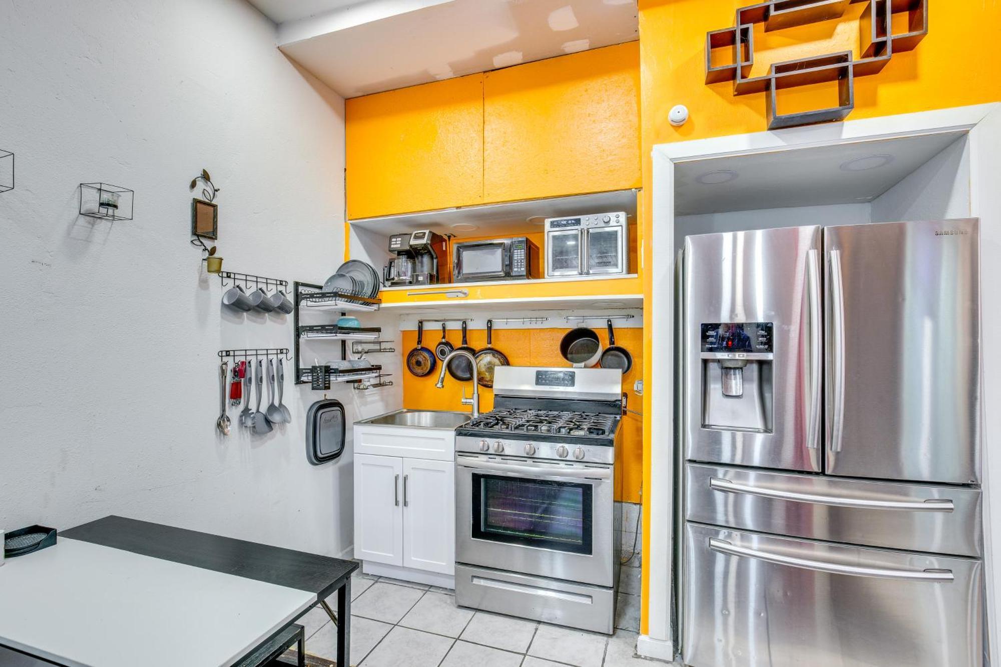 Apartment Wfh-friendly - 7 Mi To Downtown Dallas!