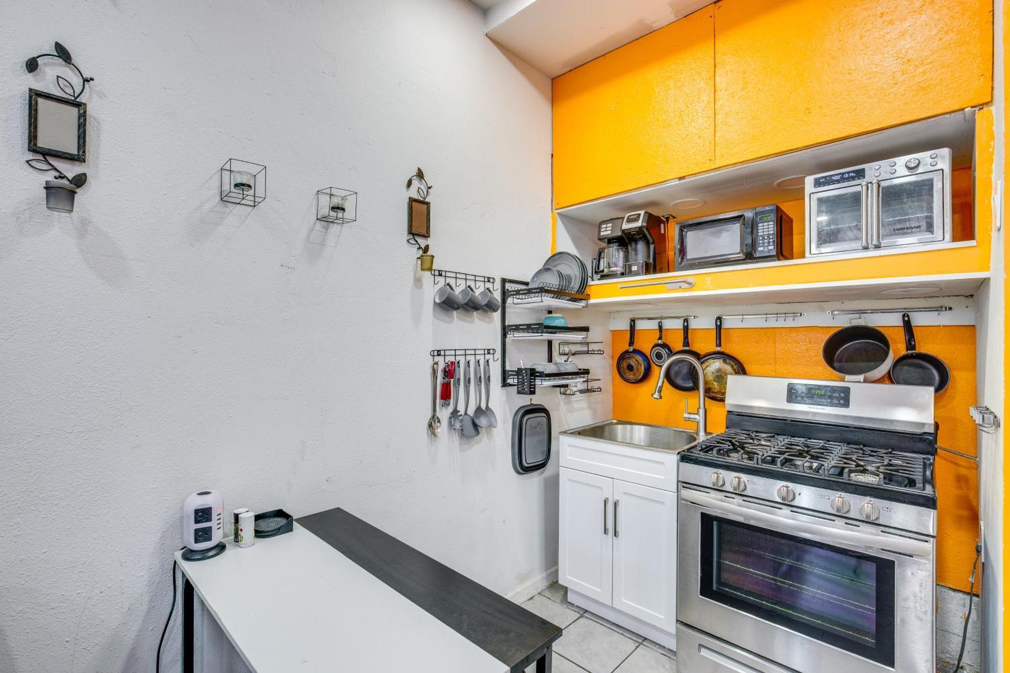 Apartment Wfh-friendly - 7 Mi To Downtown Dallas!