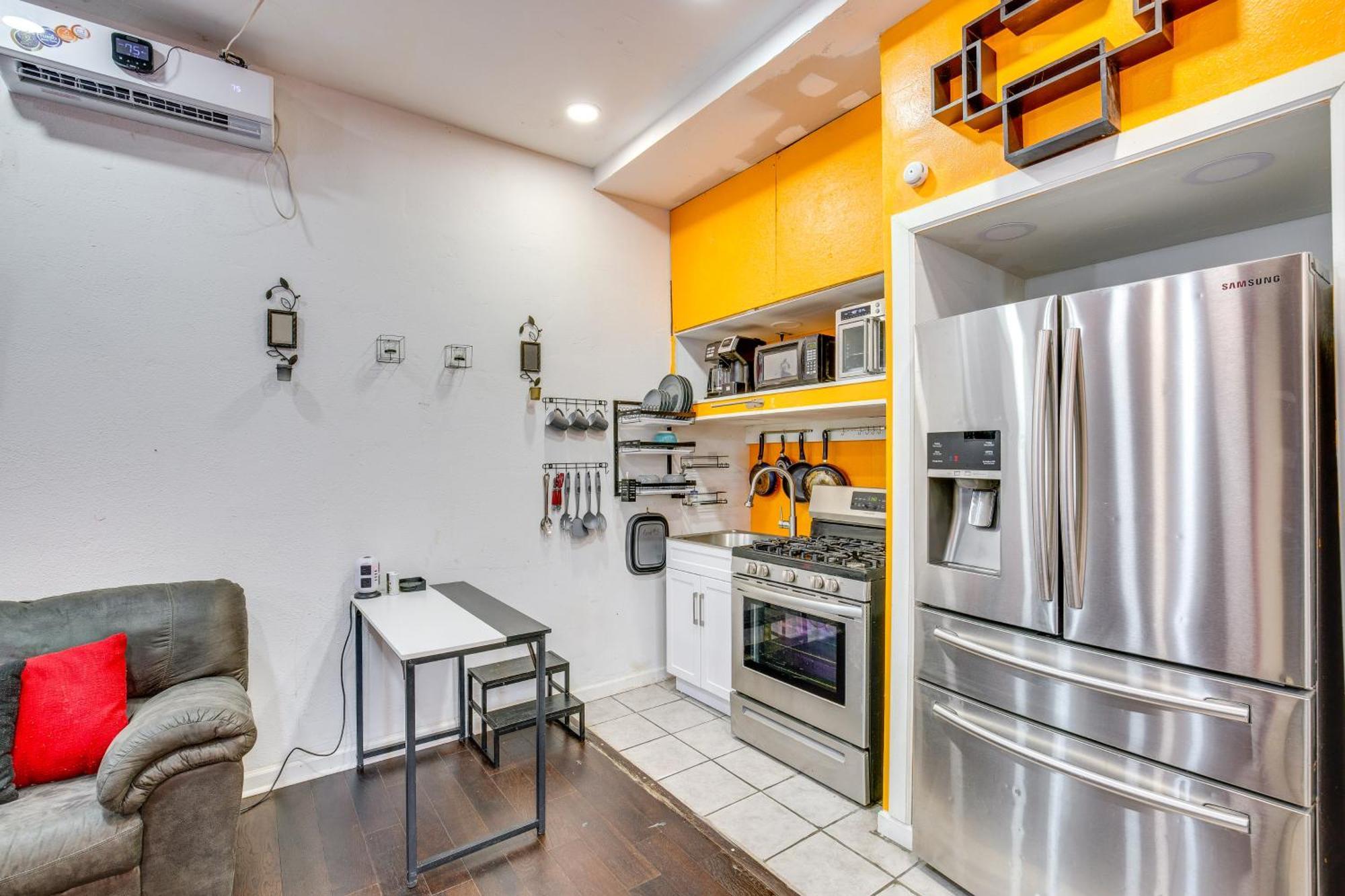 Wfh-friendly - 7 Mi To Downtown Dallas! Apartment *